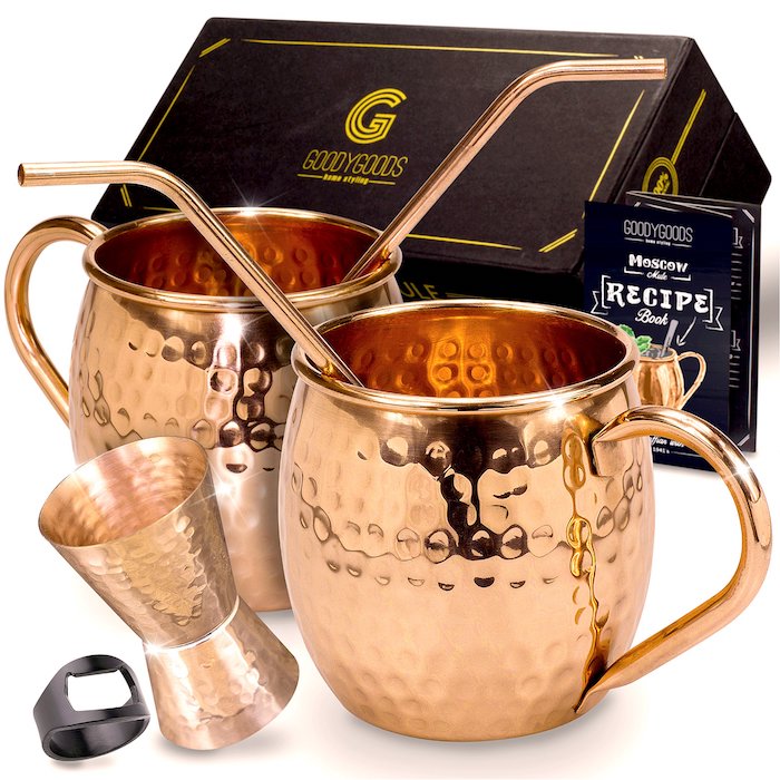 Recettes de cocktails et deux tasses en cuivre, cadeau couple original, box cadeau couple pour les deux