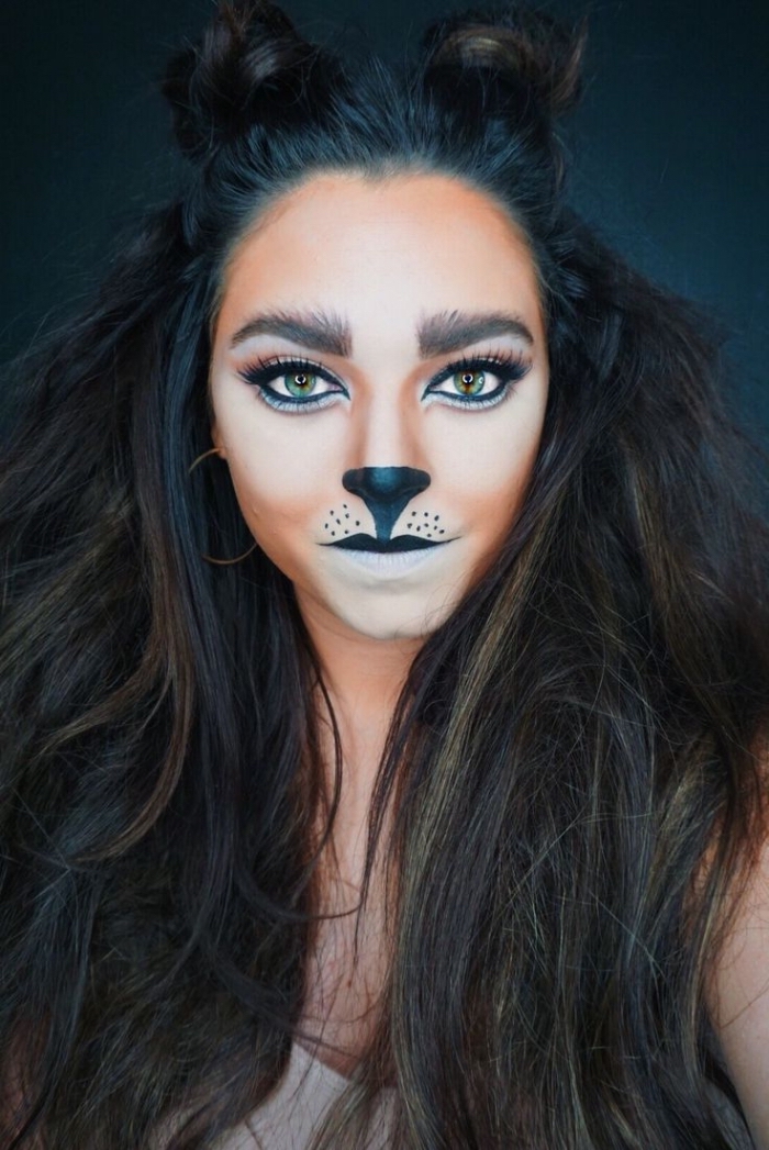 idée maquillage de chat original, technique contouring visage pour halloween, exemple de makeup chat femme