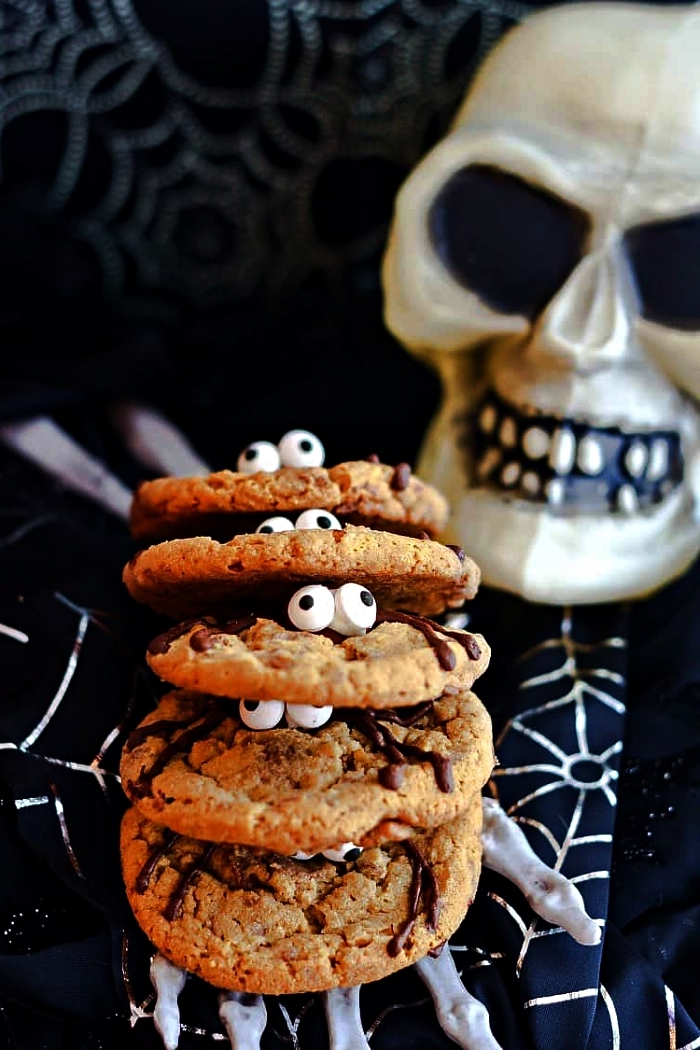 recette de cookies araignées au beurre de cacahuète, idée de dessert d'halloween facile et rapide