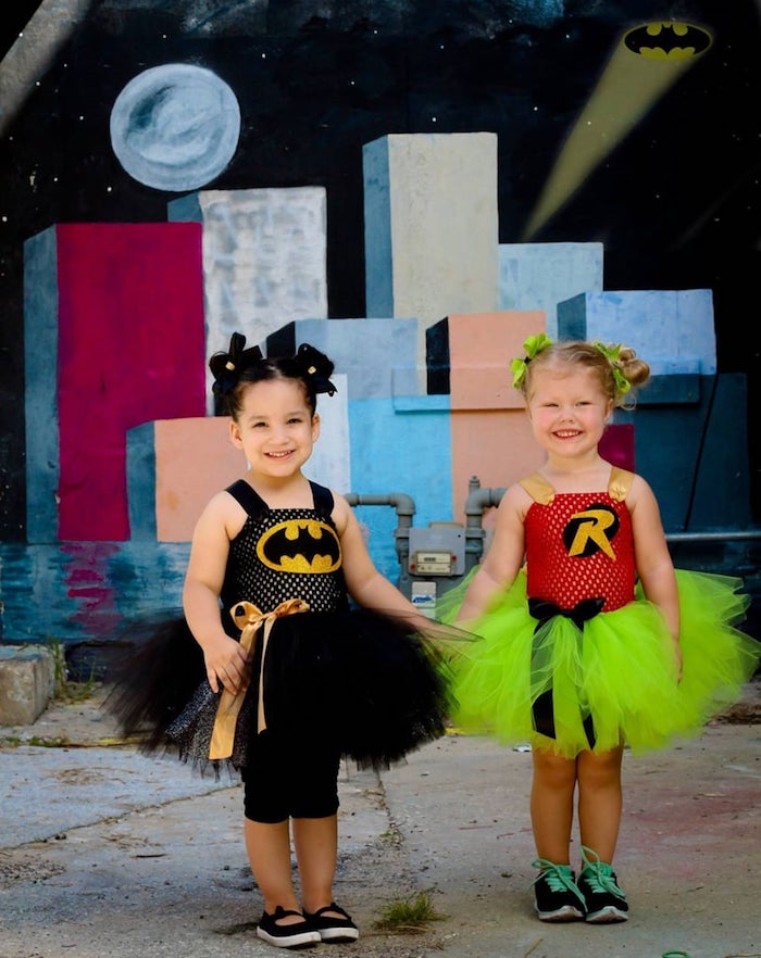 Amies deguisement princesse héro, deguisement batman et robin costumes originaux, cool idée vetements pour enfants 