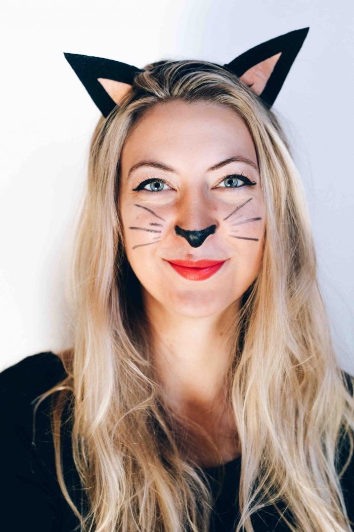 idée deguisement halloween femme en chat, maquillage simple avec moustaches et nez de chat en eyeliner noir