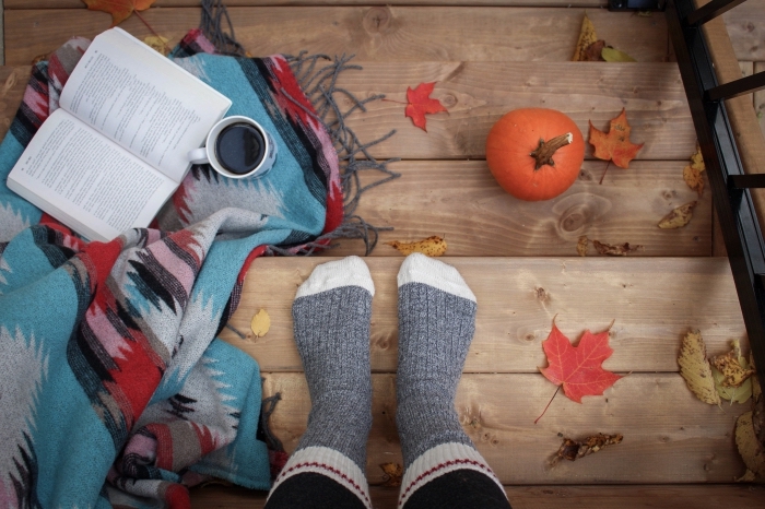 paysage d automne comment wallpaper PC, photo décoration extérieure cocooning avec plaid à frange et livre