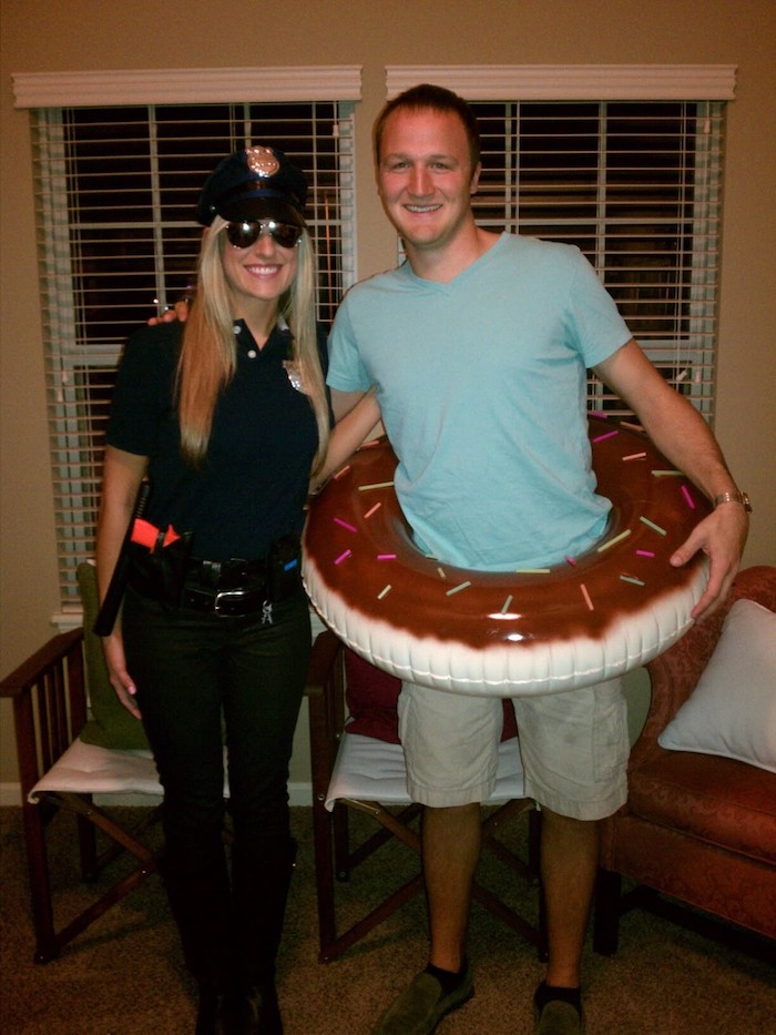Police officer et donut simple costume amusant, idée déguisement halloween, idée costume halloween original