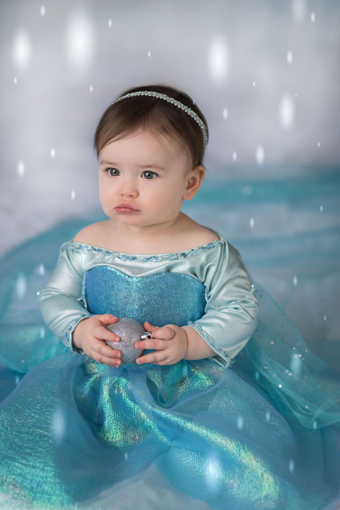 Princesse Elsa mignonne photo déguisement Disney princesse, deguisement bebe fille halloween, robe d'Else longue pour bébé