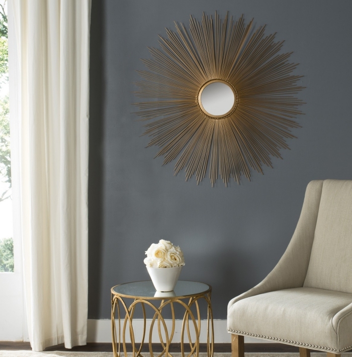 modèle de miroir decoratif à design soleil aux rayons dorés, idée peinture murale tendance 2019 nuances de gris