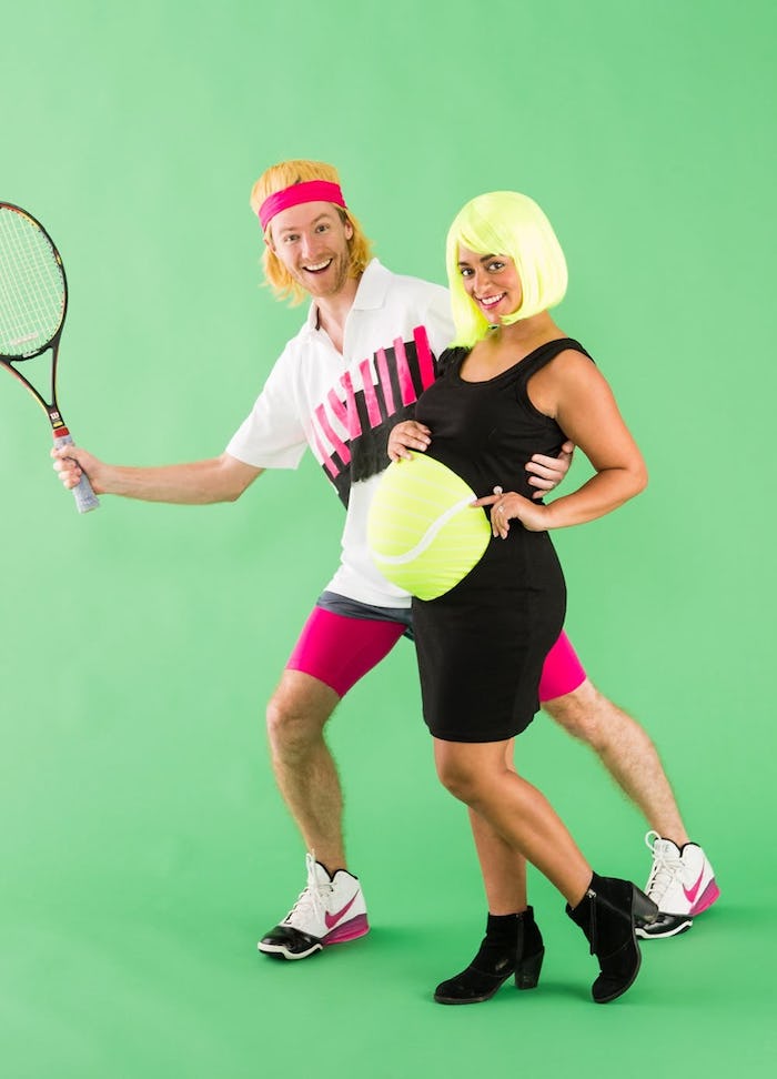 Tennis player et son bol, couple femme enceinte déguisement drôle de dernière minute, idée déguisement halloween