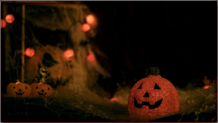 activité manuelle pour halloween, diy lanterne halloween à peinture glitter, citrouille halloween dessin couleur pailleté