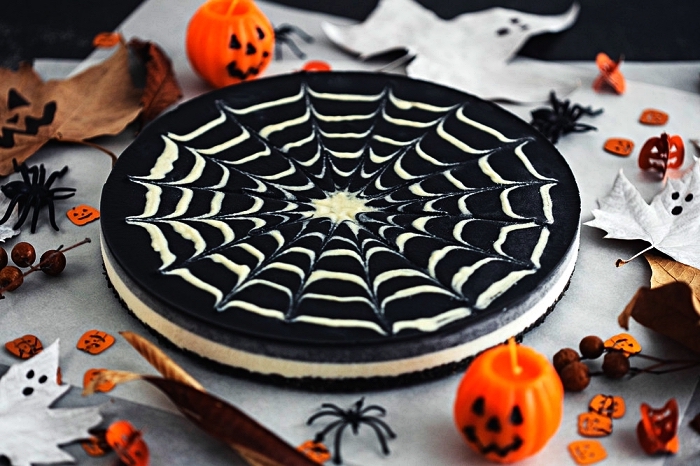 cheesecake toile d'araignée au chocolat noir et blanc, idée de gateau d'halloween toile d'araignée facile à faire
