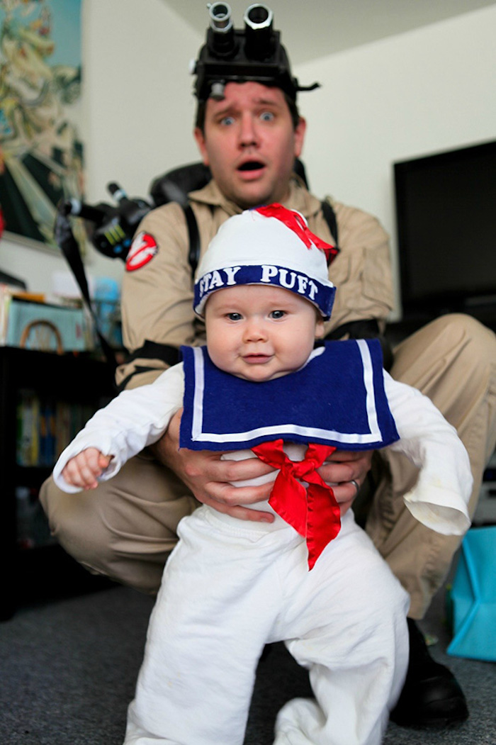 Père et enfant costumes en commun, ghost buster et phantome déguisement halloween pour bébé, idée comment deguiser son enfant