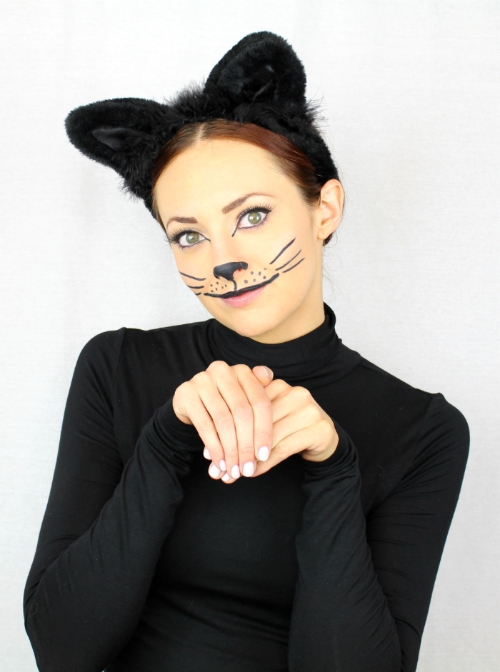 costume femme dernière minute pour Halloween, idée de déguisement catwoman facile à faire avec maquillage simple