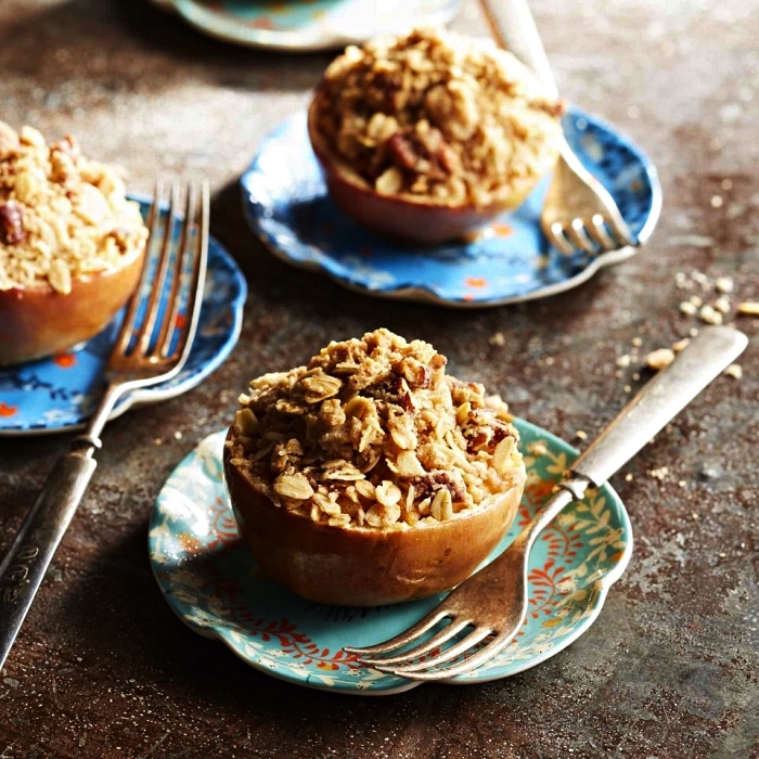 recette facile de pommes cuites au four aux flocons d'avoine et à la cannelle, idée de dessert d'automne vite fait