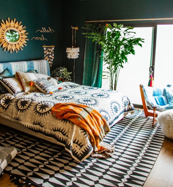 tendance déco intérieure 2019 style jungalow, comment décorer sa chambre, idée peinture murale 2019 vert foncé