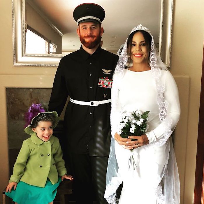 La famille royale avec un bébé pour la reine, déguisement facile, comment se déguiser pour la fete de halloween