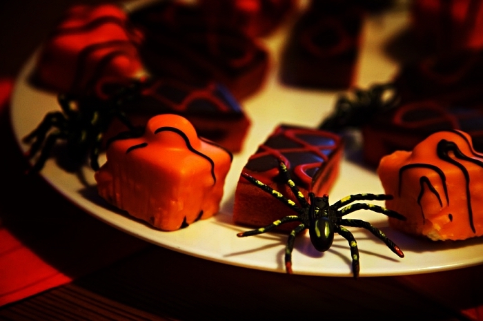 plateau de petits fours d'halloween variés pour l'apéro, recettes faciles et rapides pour l'apéro d'halloween