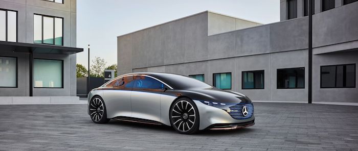Avec son concentré de technologies, ses matériaux recyclés et son puissant moteur électrique, Vision EQS se targue d'incarner le luxe à la façon Mercedes