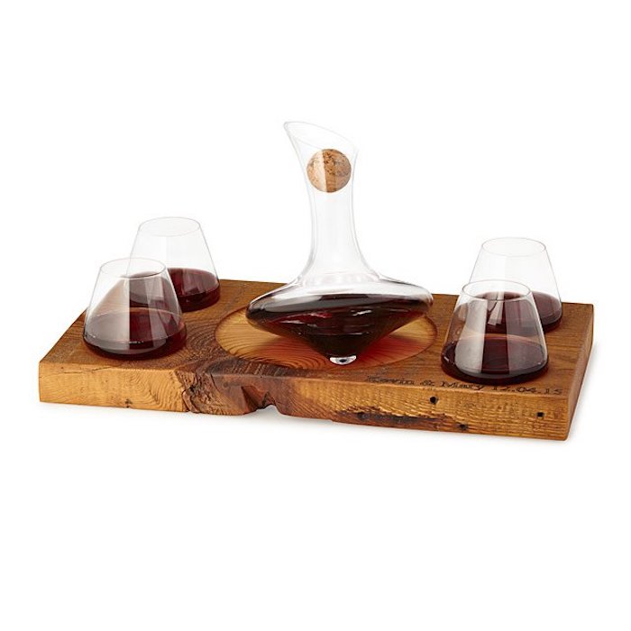 Planche bois pour vin avec verres et garaffe, cadeau romantique, idée de cadeaux pour chaque occasion