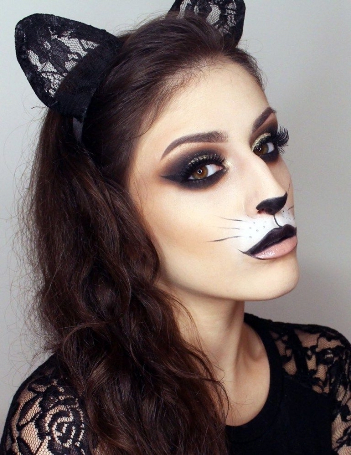 exemple comment se maquiller pour Halloween dernière minute, maquillage chat halloween avec eyeliner noir