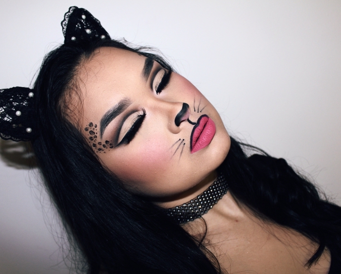 comment réaliser un maquillage facile pour halloween, idée makeup dernière minute Halloween en chat noir femme