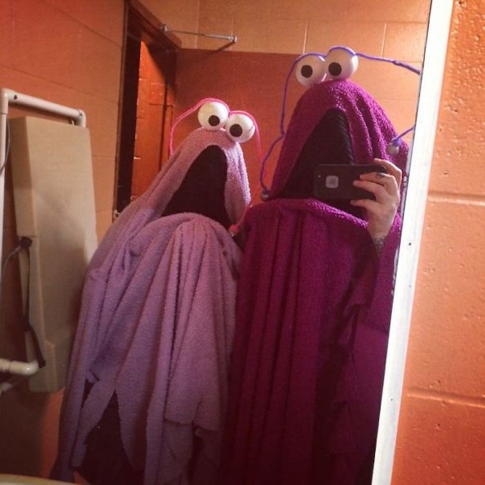 Monstres de linge violet, originale idée déguisement drôle de dernière minute, idée déguisement halloween