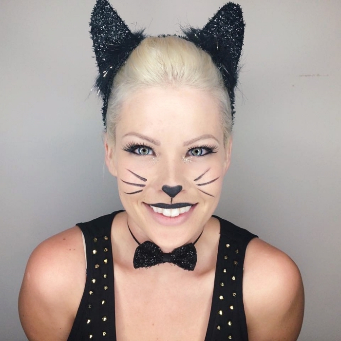 exemple de maquillage chat halloween facile à faire, idée makeup avec eyeliner en forme moustaches et nez chat