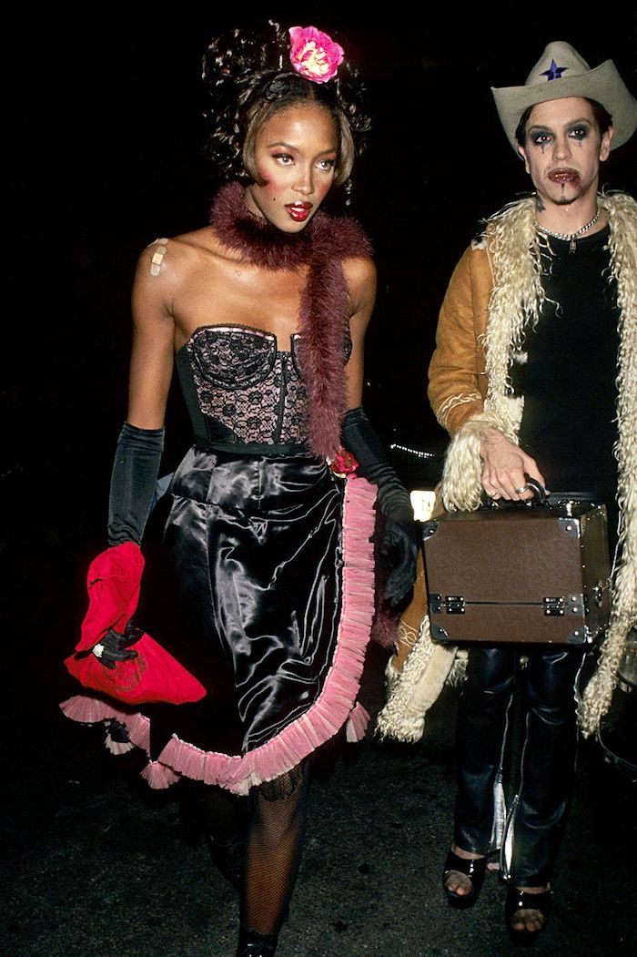 Tyra Banks déguisement halloween célébrité vetement année 90, comment s'habiller pour une soirée année 90