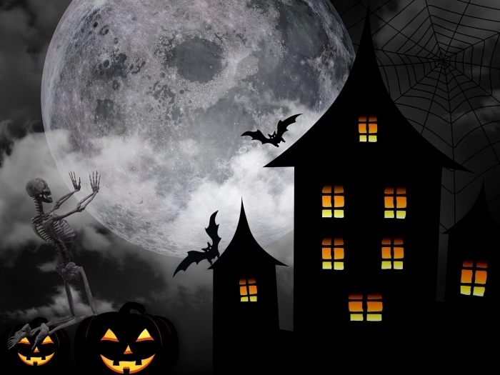 wallpaper-effrayant-pour-halloween-fond-d-écran-horreur-ordinateur-maison-hantée-chauve-souris-squellette-pleine-lune art digital paysage terrifiant pour Halloween, idée photo écran PC pour la fête de Halloween avec pleine lune et squelettes