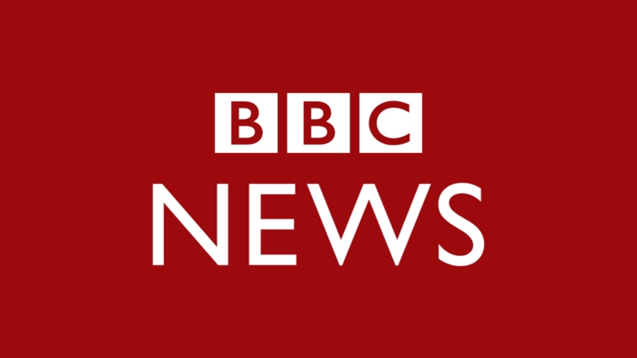 BBC News logo en fond rouge avec lettres blanches, trouver les nouvelles de BBC sur le navigateur incognito Tor