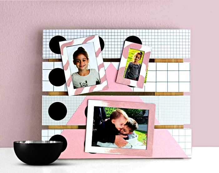 support photo en palette récup peint en rose et blanc à motifs graphiques, déco récup avec palette