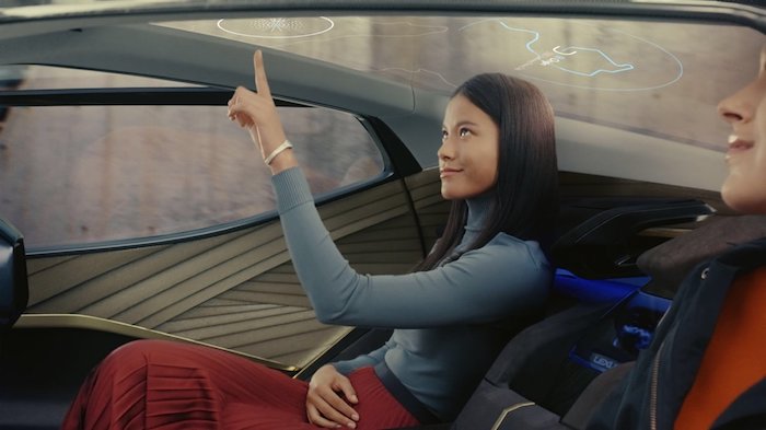 Lexus présent ses premières voitures électriques, concept de voiture déployant un drone, toit en verre tactile 
