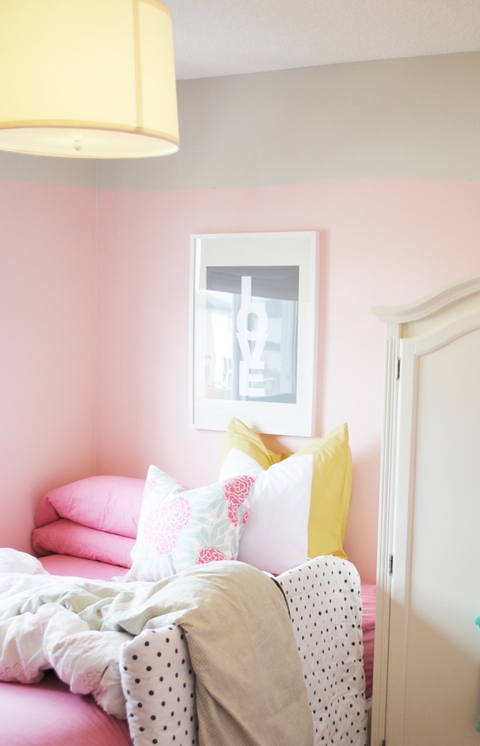 quelle couleur pour une chambre fille, décoration murale avec peinture deux couleurs en rose pale et gris clair