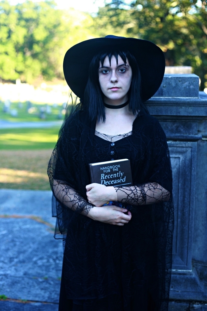 deguisement femme beetlejuice, costume de lydia deetz en tenue gothique toute noire