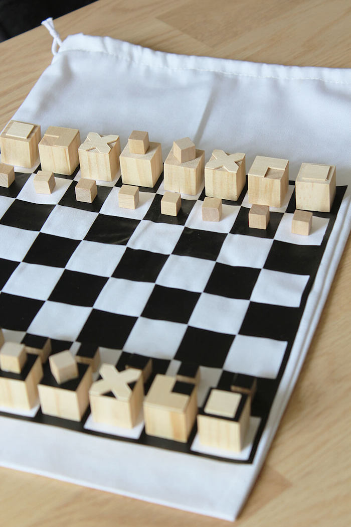 Faire un jeu d'échecs miniature pour la route, cadeau de voyage, cadeau original pour sa meilleure amie 