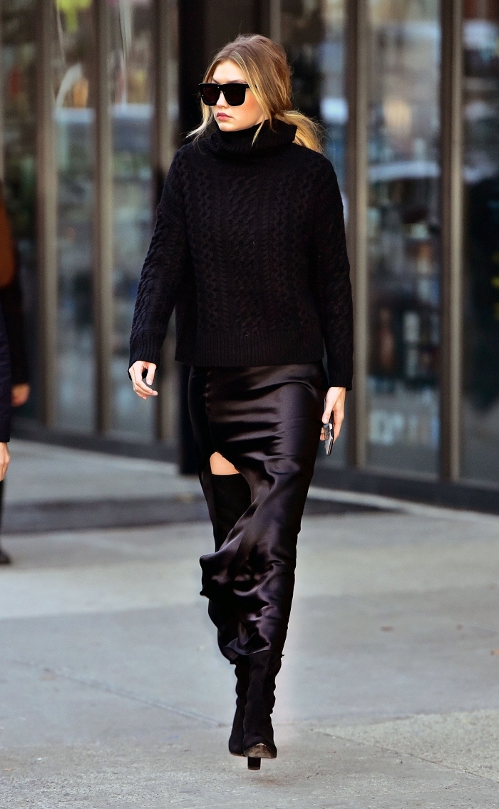 style vestimentaire femme hiver célébrité, Gigi Hadid habillée en pulloversize noir avec jupe simili cuir noir et lunettes soleil
