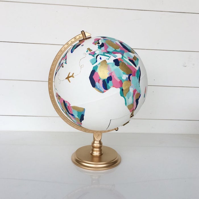 Globe couleurs pastel, idée diy globe, cadeau anniversaire DIY, présent à offrir à un voyageur