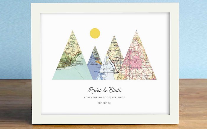 Cadre d'image avec cartes à la forme de montagne, endroit personnalisé de rencontre, cadeau de mariage pour couple
