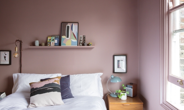 exemple comment aménager une petite chambre de style contemporaine, peinture murale de couleur rose pastel