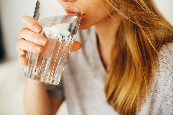 quels bienfaits de l eau pour l organisme humain, pourquoi boire de l eau est-il important