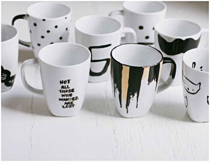 idée bricolage pour personnaliser ses mugs blancs, techniques de peinture sur tasses en porcelaine 