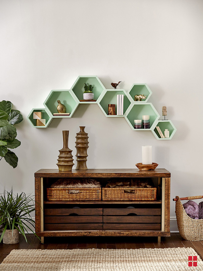 Étagères en boites en bois hexagones, relooking meuble avant après, peindre un meuble en bois vert peinture