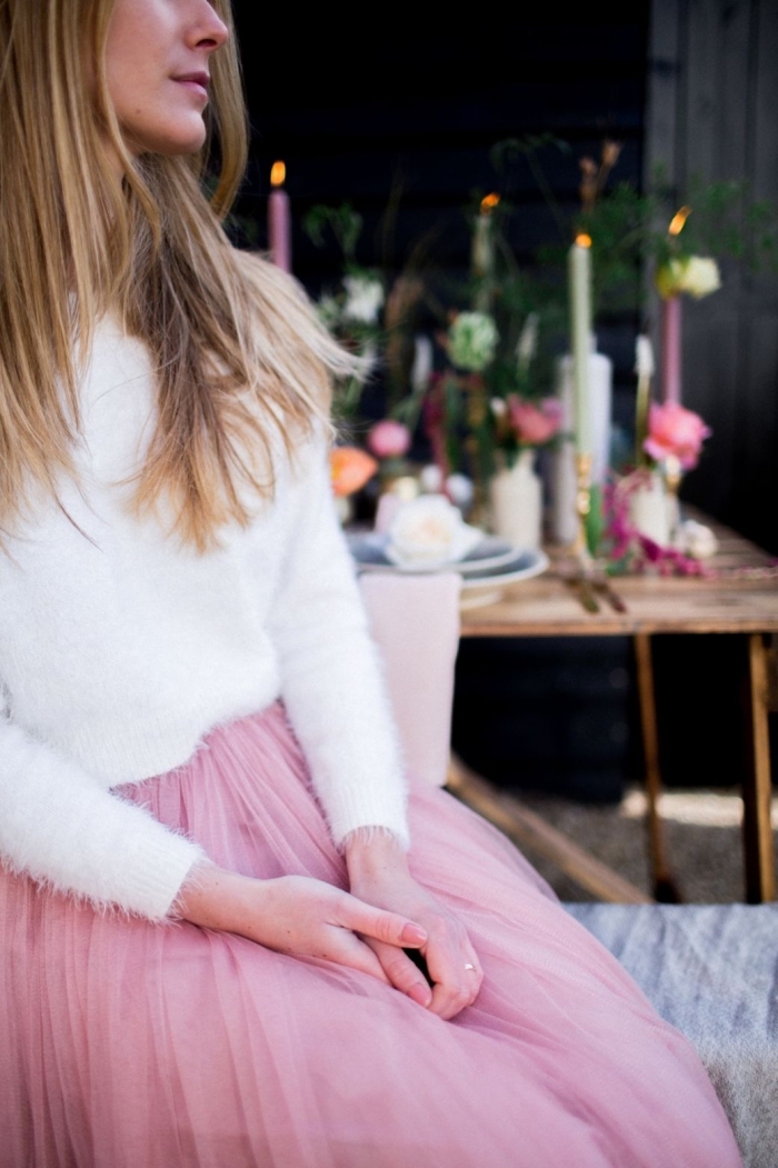 idée tenue de soirée femme romantique, comment assortir les couleurs de ses vêtements, modèle jupe tutu rose pale