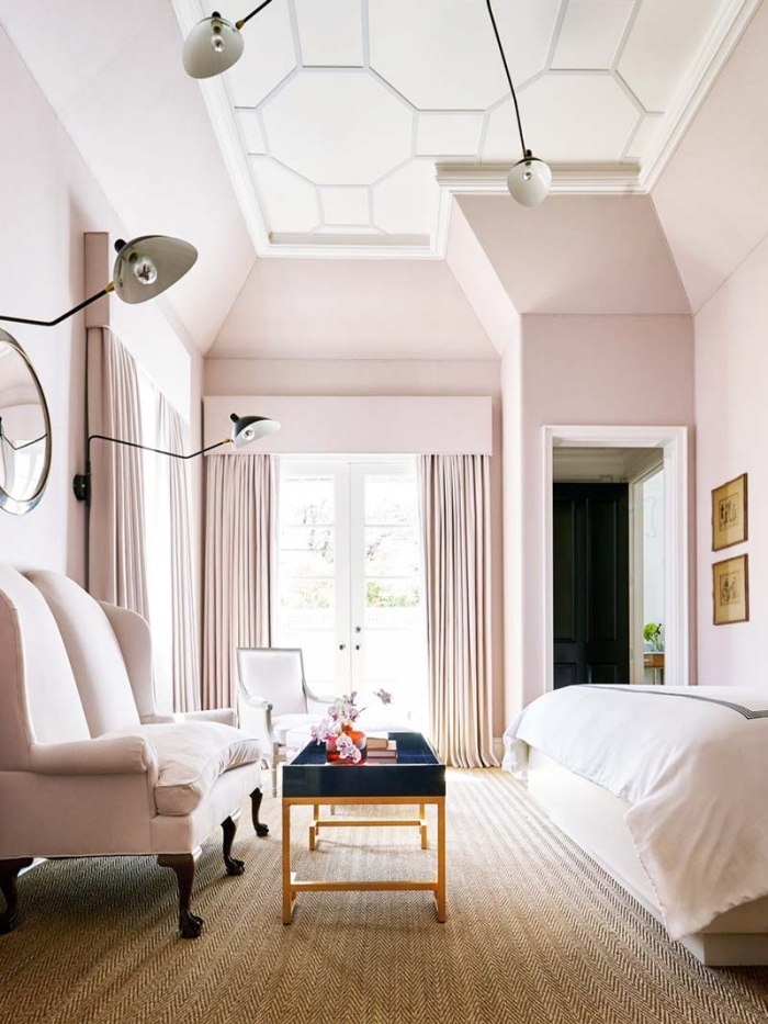 exemple comment décorer une chambre féminine, rose poudré peinture nuance pale, déco rose poudré dans une chambre femme