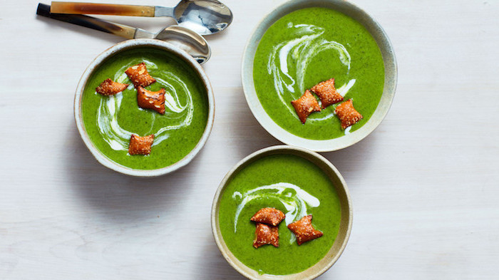 recette velouté de brocolis et épinards aux croutson croquants, idée de soupe cremeuse, que manger ce soir