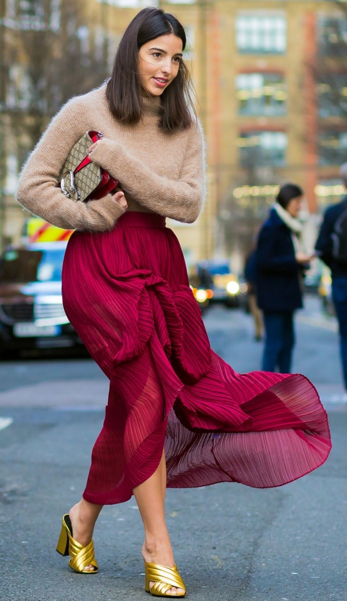 comment assortir les couleurs de ses vêtements, tendances vêtements automne-hiver 2019 femme, modèle de jupe longue taille haute couleur bordeaux