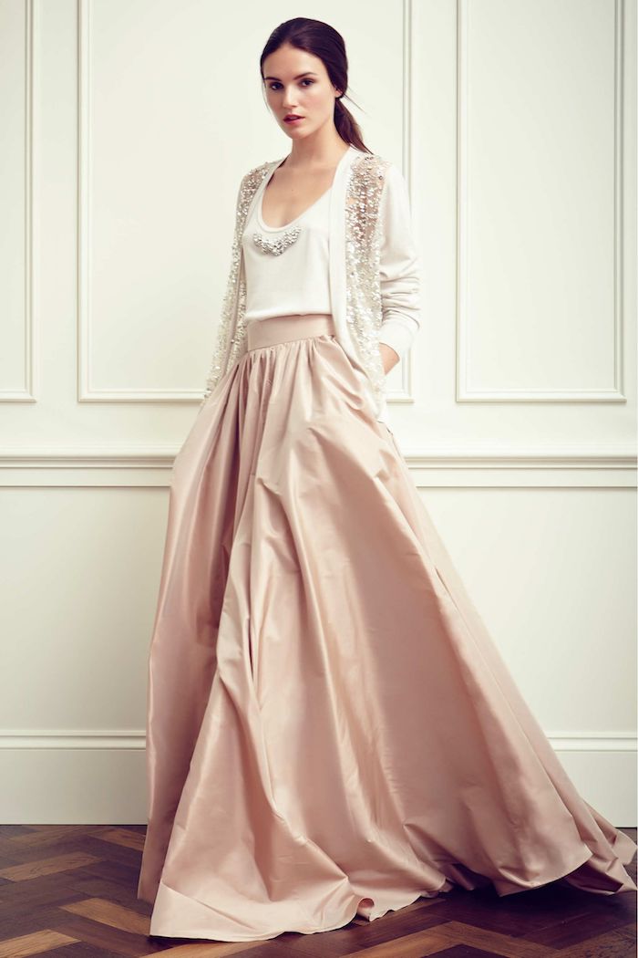 Idée originale robe rose et blanc longue en trois pièces, tenue stylée et très féminin en hiver, robe longue fendue