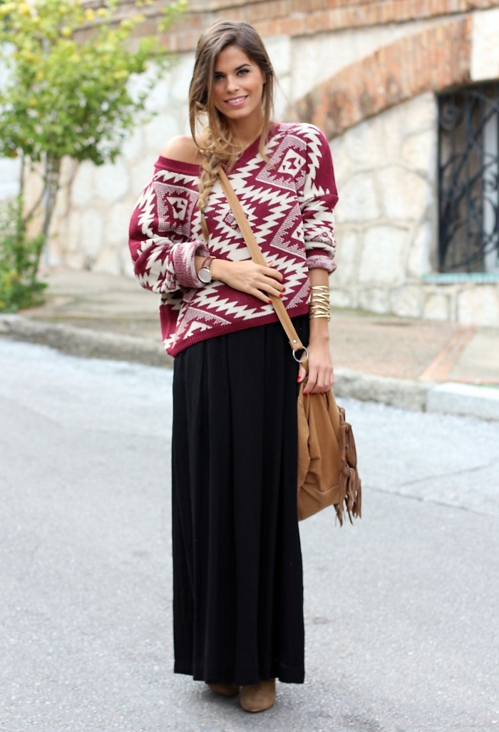 comment porter un pull avec jupe longue hiver, look casual chic femme en rouge et noir avec accessoires camel
