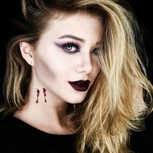 Déguisement et maquillage vampire pour un look d'Halloween facile de dernière minute