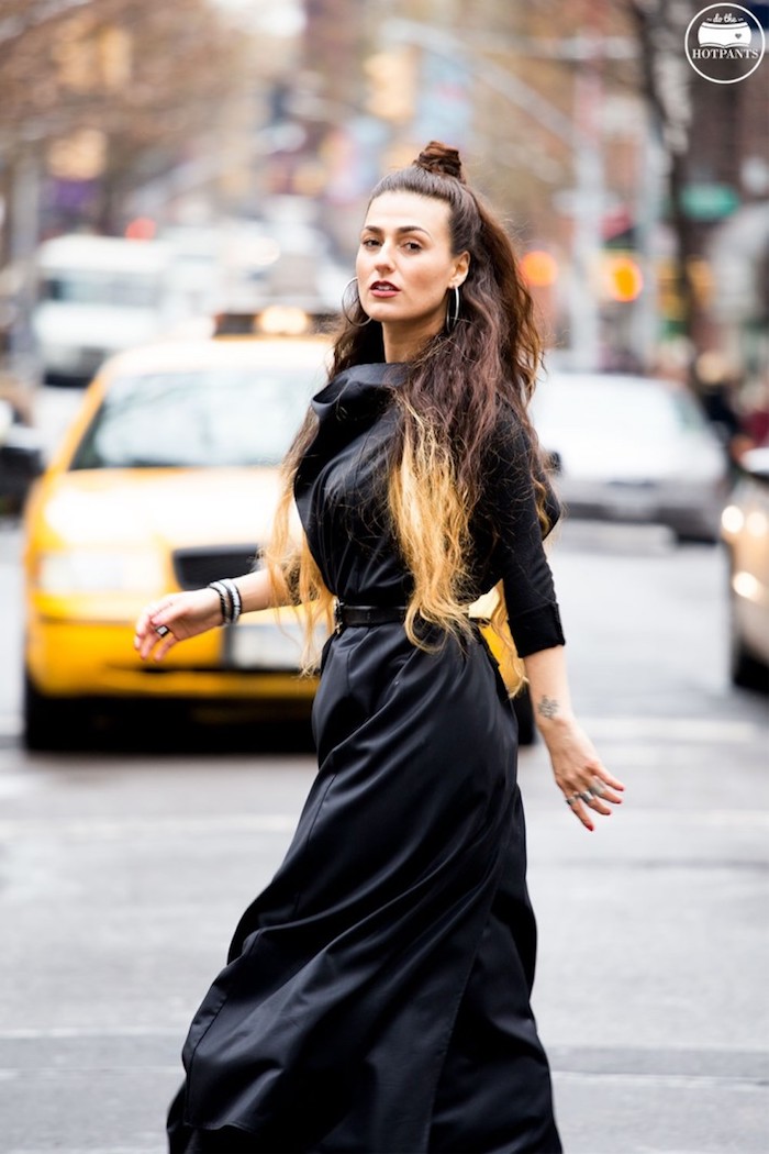 Noire robe longue hiver, tenue chic pour femme stylée, vetements street style newyorkais
