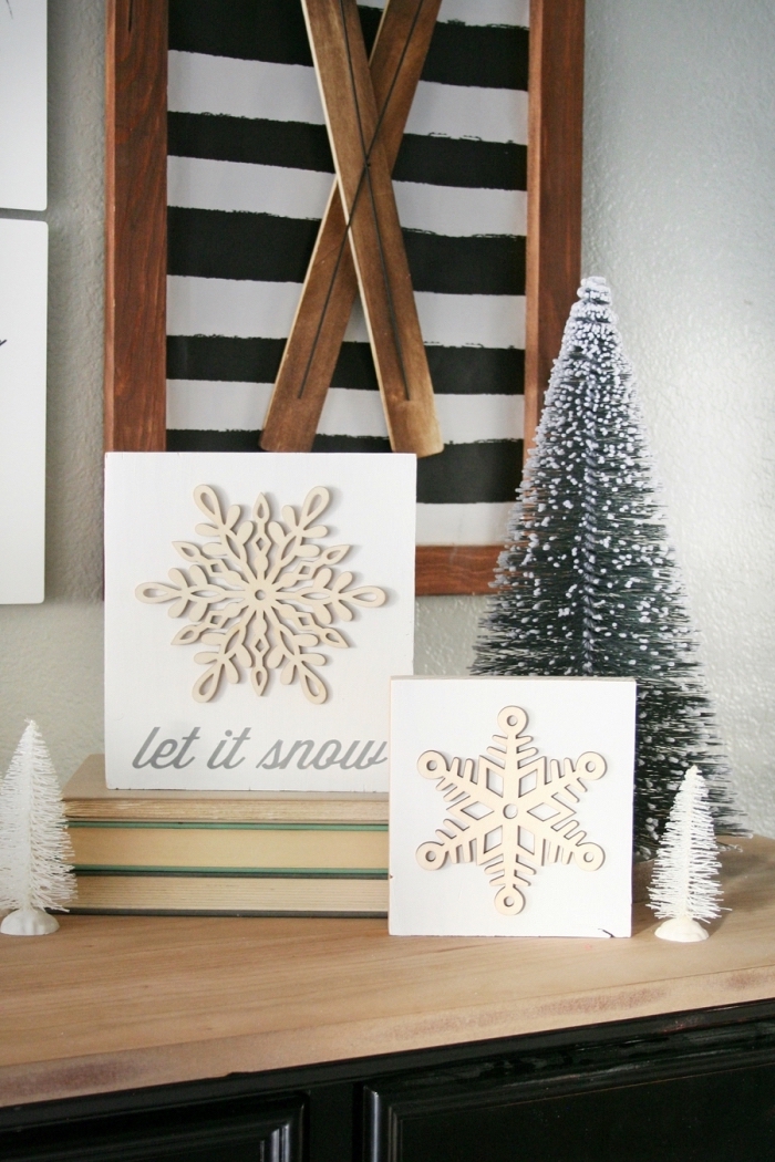 decoration noel a faire soi meme, diy cubes en bois peintes en blanche avec flocon de neige et message Noel