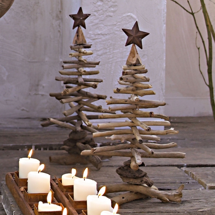 modèles de sapin bois flotté fait main avec étoile en haut, activité manuelle noel avec matériaux recup pour une déco à petit budget