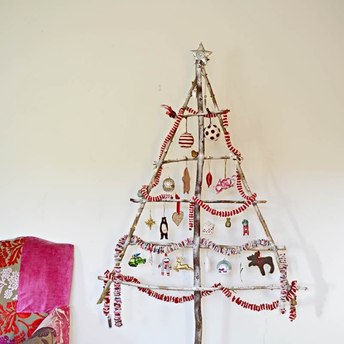 diy arbre de Noël à réaliser avec matériaux recup, idée deco de noel a faire soi meme avec recup en forme de sapin en branches bois
